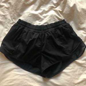 Lululemon Hotty Hot short II 2.5